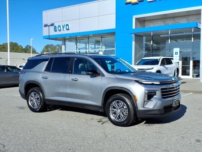 2025 Chevrolet Traverse LT