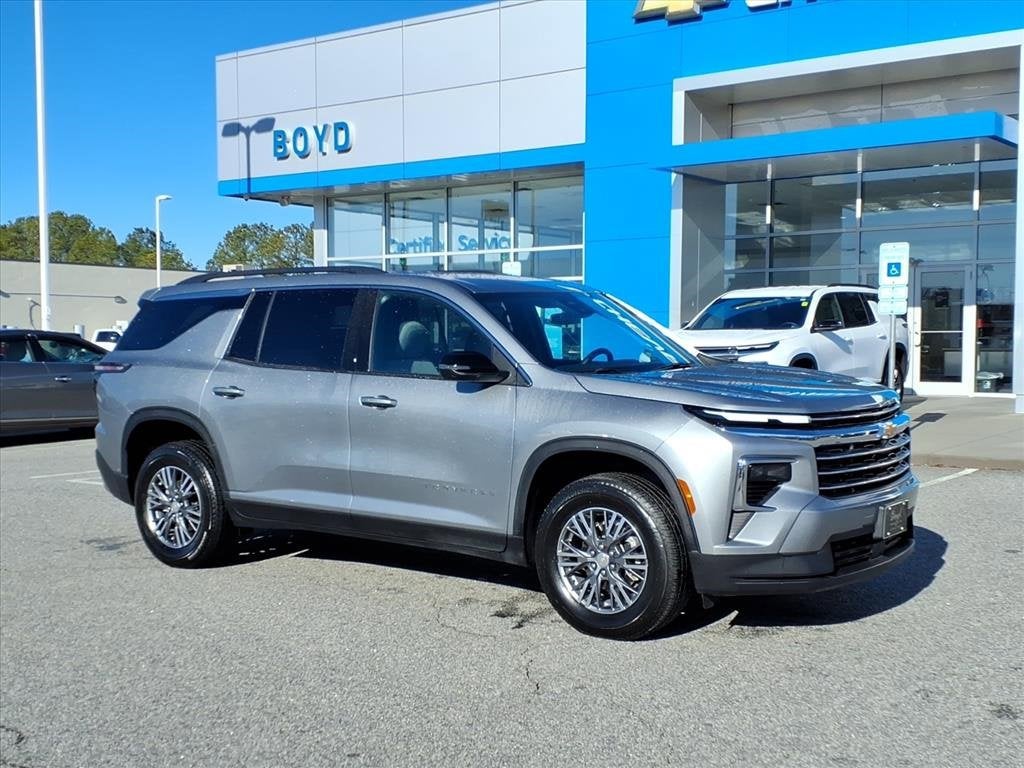 2025 Chevrolet Traverse LT