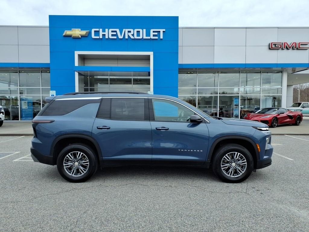 2025 Chevrolet Traverse LT