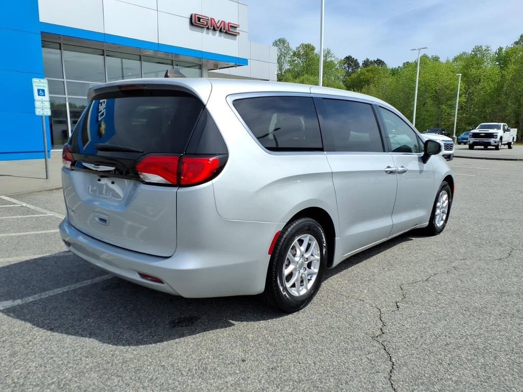 2023 Chrysler Voyager LX