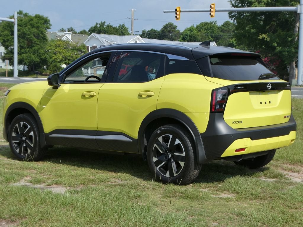 2025 Nissan Kicks SR