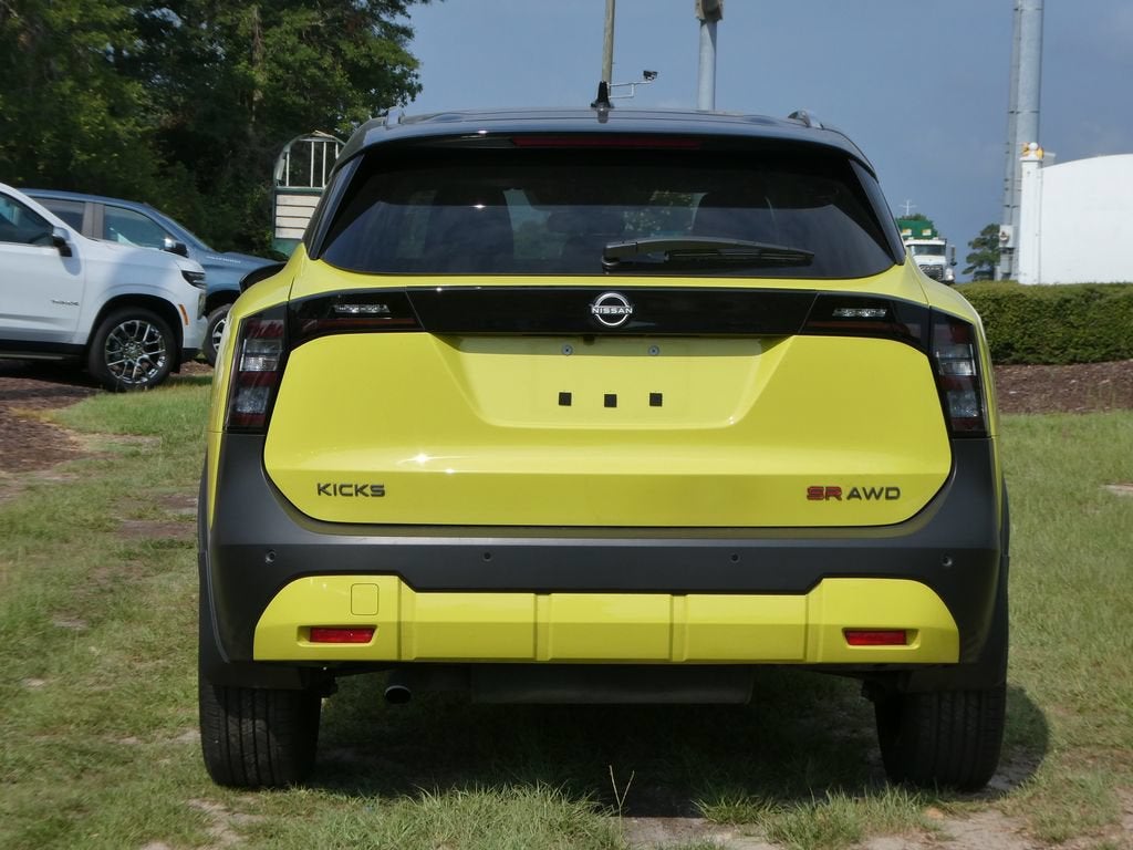 2025 Nissan Kicks SR